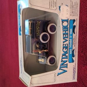 NWT Vintage Ertl Die-Cast 1/43 Scale 1913 Model T Van. In Box.